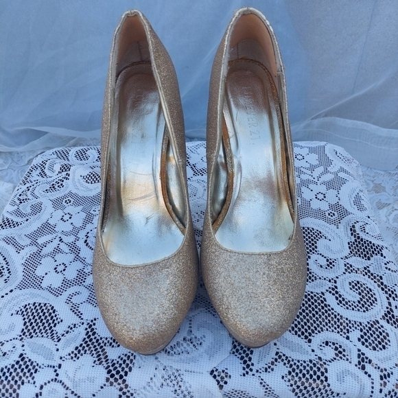 FOREVER 21 Gold Platform Heels size 7 - Picture 9 of 13